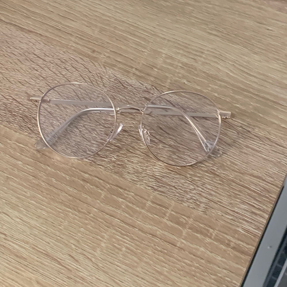Gold circle glasses
